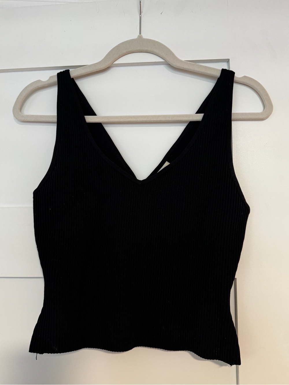 Aritzia Sculpt Knit V-neck Tank
